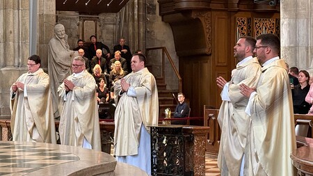 Kardinal Schönborn weihte fünf Neupriester im Wiener Stephansdom