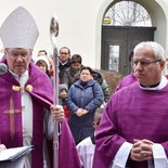 Bischof Schwarz öffnet „Heilige Pforte“ des Klagenfurter Domes