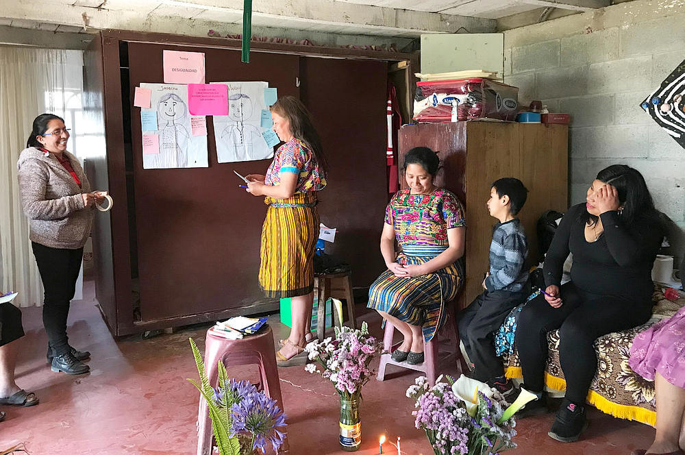 Frauengruppe des Projekts 'Amoixquic' in Guatemala / kfbö