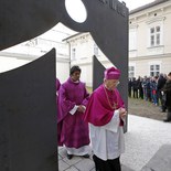 Bischof Schwarz öffnet „Heilige Pforte“ des Klagenfurter Domes