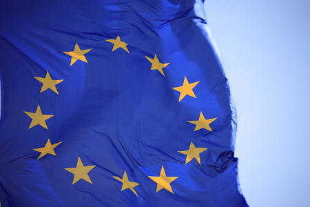 Europafahne [ (c) www.BilderBox.com, Erwin Wodicka, Siedlerzeile 3, A-4062 Thening, Tel. + 43 676 5103678.Verwendung nur gegen HONORAR, BELEG,URHEBERVERMERK und den AGBs auf bilderbox.com](in an im auf aus als and beim mit einer einem eines * & der d