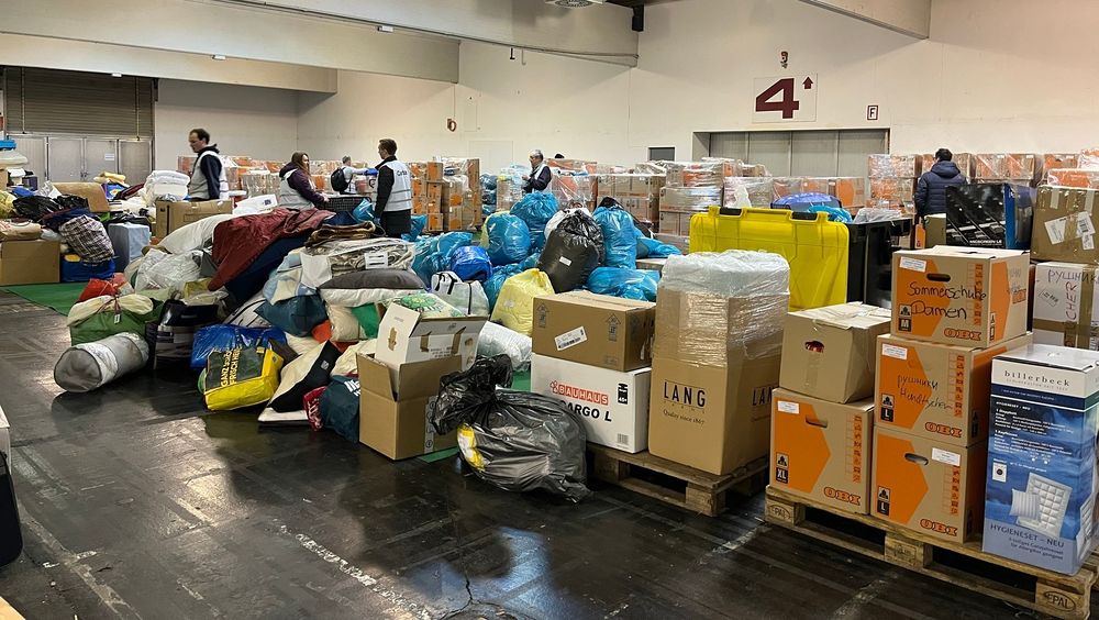 Sachspenden für die Ukraine in Caritas-Sammellager in der Klagenfurter Messehalle / Caritas Kärnten / Facebook Sachspenden für die Ukraine in Caritas-Sammellager in der Klagenfurter Messehalle