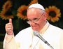 Papst Franziskus streckt den Daumen aus - das Zeichen für 'Alles Ok', bei einem Treffen mit asiatischen Jugendlichen am Solmoe Heiligtum in Dagjin am 15. August 2014. REUTERS/Ahn Young-joon/Pool (SOUTH KOREA - Tags: RELIGION PROFILE POLITICS SOCIETY 