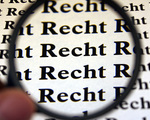 Recht unter der Lupe [ (c) www.BilderBox.com, Erwin Wodicka, Siedlerzeile 3, A-4062 Thening, Tel. + 43 676 5103678.Verwendung nur gegen HONORAR, BELEG,URHEBERVERMERK und den AGBs auf bilderbox.com](in an im auf aus als and beim mit einer einem eines 