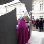 Bischof Schwarz öffnet „Heilige Pforte“ des Klagenfurter Domes