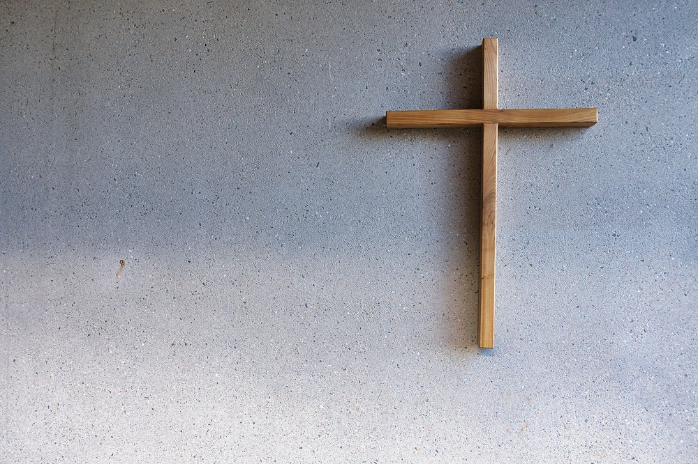 Kreuz an der Wand / Erzdiözese Wien/ Wolfgang Seper, Wolfgang Seper Das Kreuz ist das Symbol des Christentums schlechthin. Am Konzil von Ephesus (431 n. Chr.) wurde das Kreuz offiziell Symbol für das Christentum. Für Christen ist das Kreuz Zeichen unserer Zugehörigkeit zu Jesus und der Liebe Gottes zu den Menschen. D