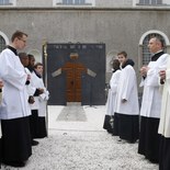 Bischof Schwarz öffnet „Heilige Pforte“ des Klagenfurter Domes